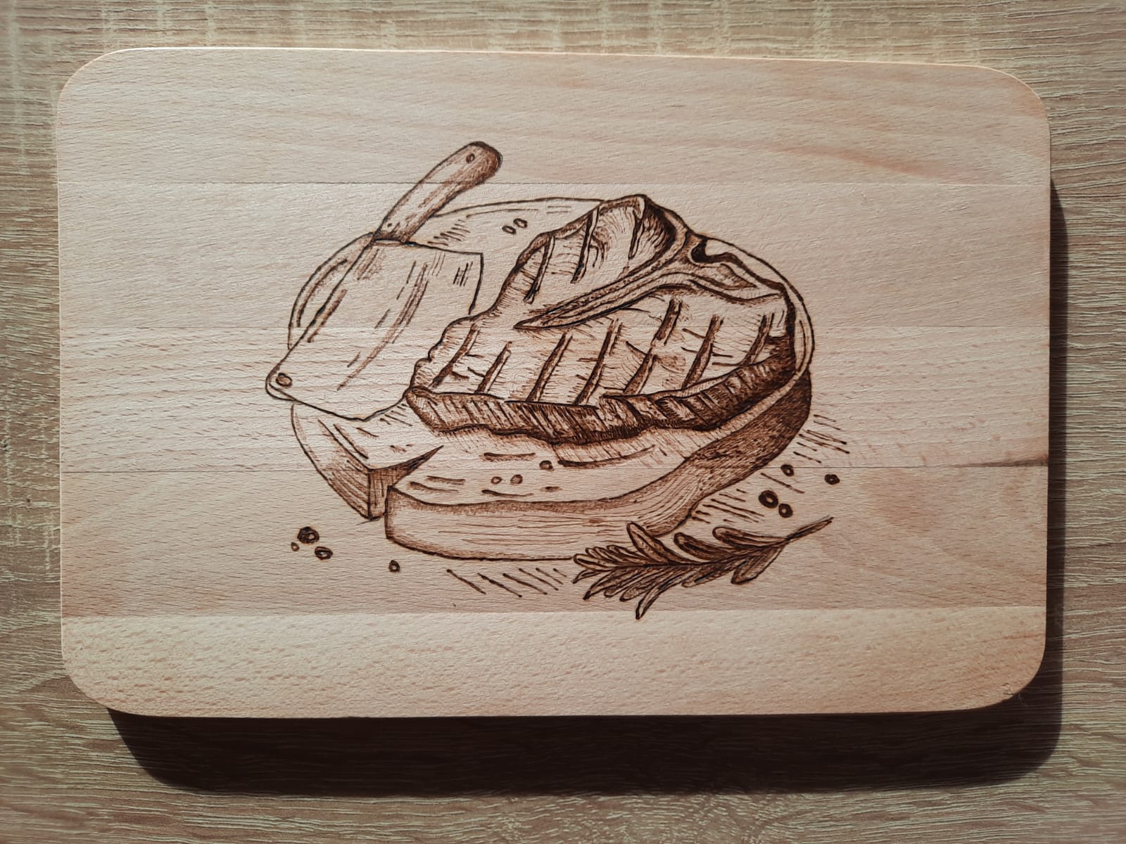 Brandmalerei Steak auf Holz